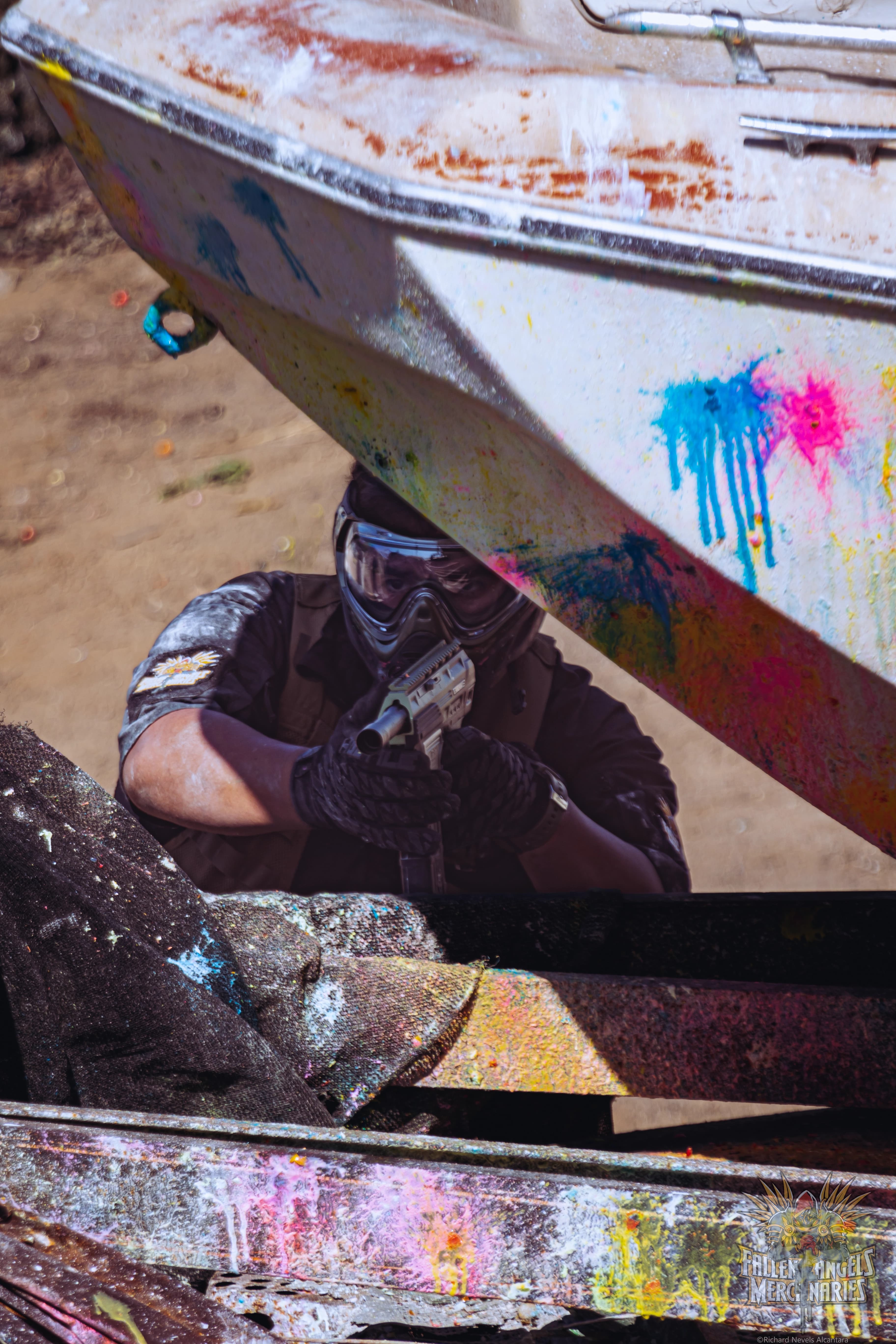 Fallen Angels Mercenaries player using close cover